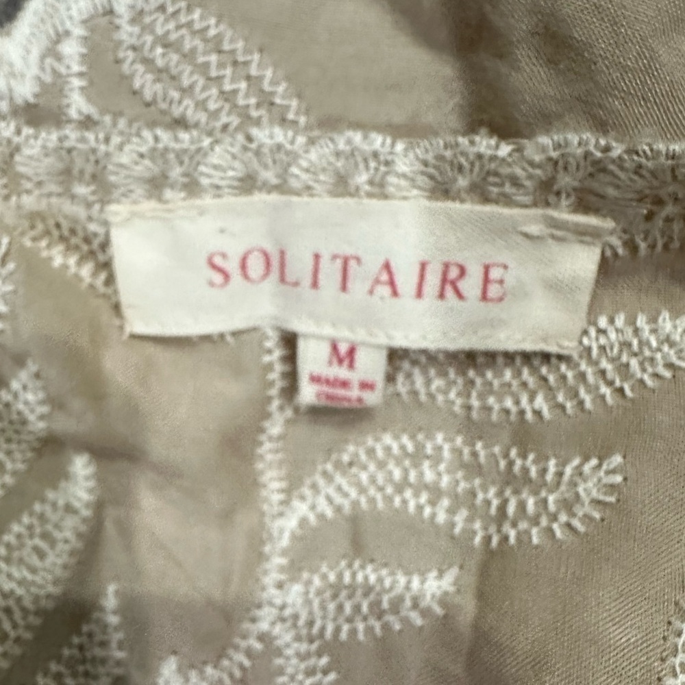 SOLITAIRE Women’s Palm Leaf Embroidered Top with slightly puff sleeves, EUC - Picture 5 of 6